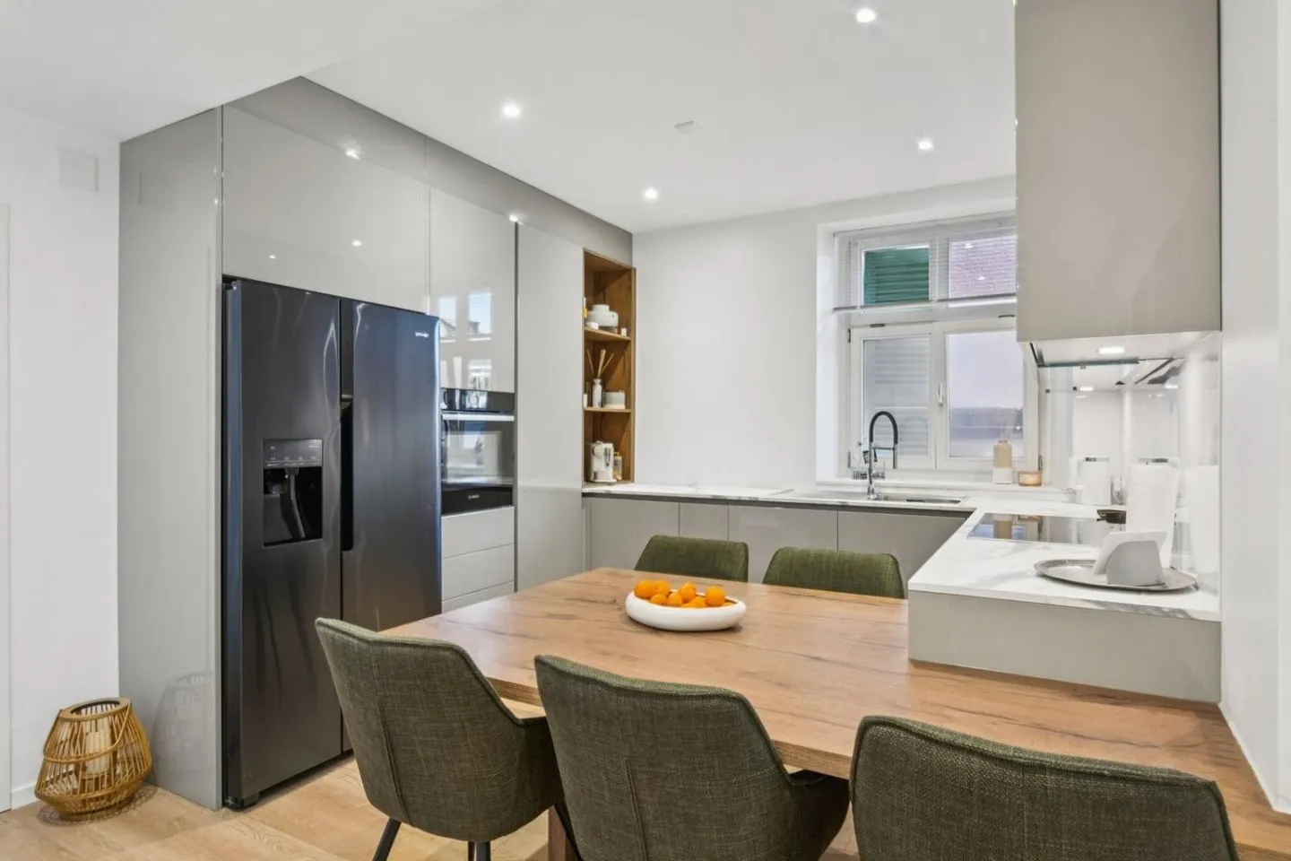 Seltenheit im Herzen von Reconvilier: Renovierte 4,5-Zimmer-Wohnung - Foto 1 von 13