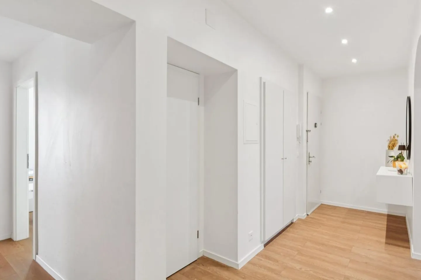 Seltenheit im Herzen von Reconvilier: Renovierte 4,5-Zimmer-Wohnung - Foto 8 von 13