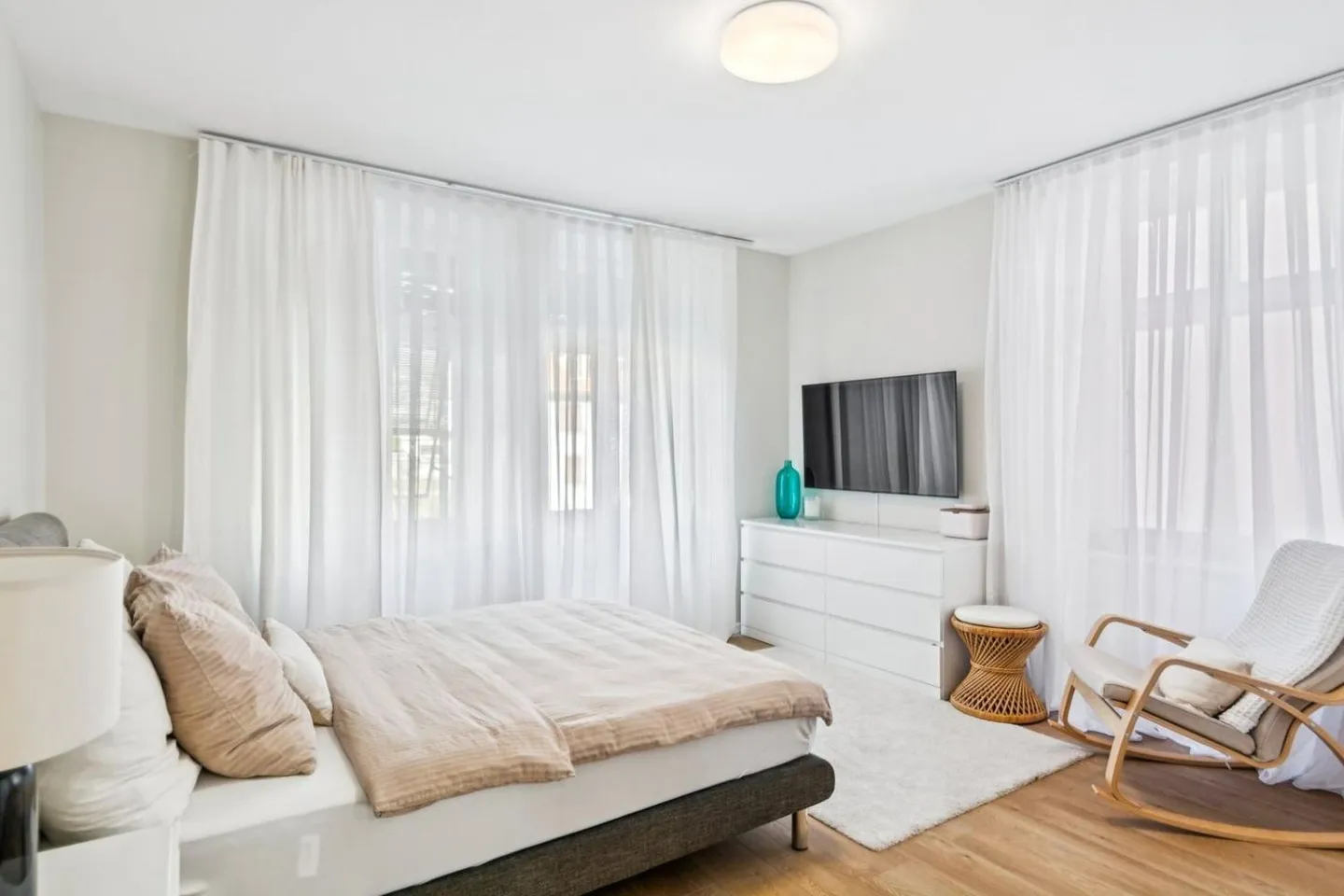Seltenheit im Herzen von Reconvilier: Renovierte 4,5-Zimmer-Wohnung - Foto 10 von 13