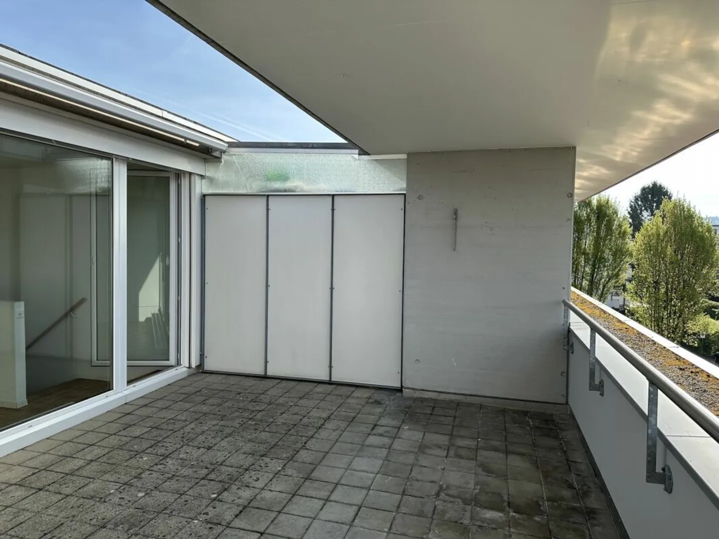 Spacious Apartment with Terrace - Photo 24 of 33