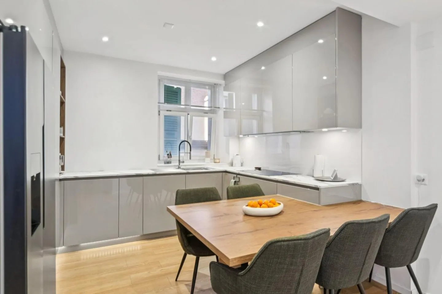 Seltenheit im Herzen von Reconvilier: Renovierte 4,5-Zimmer-Wohnung - Foto 9 von 13