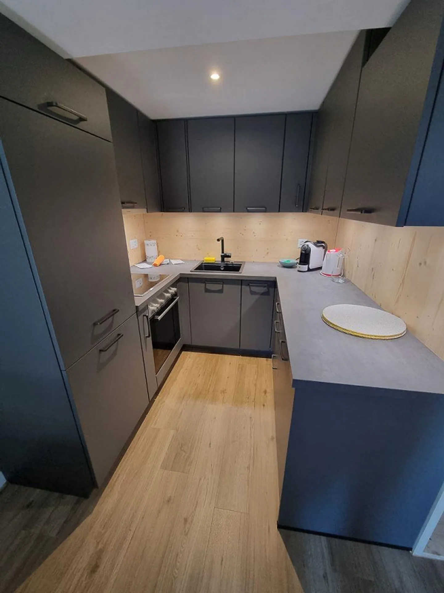 MODERN TWO-ROOM APARTMENT COMPLETELY RENOVATED - Photo 2 of 9