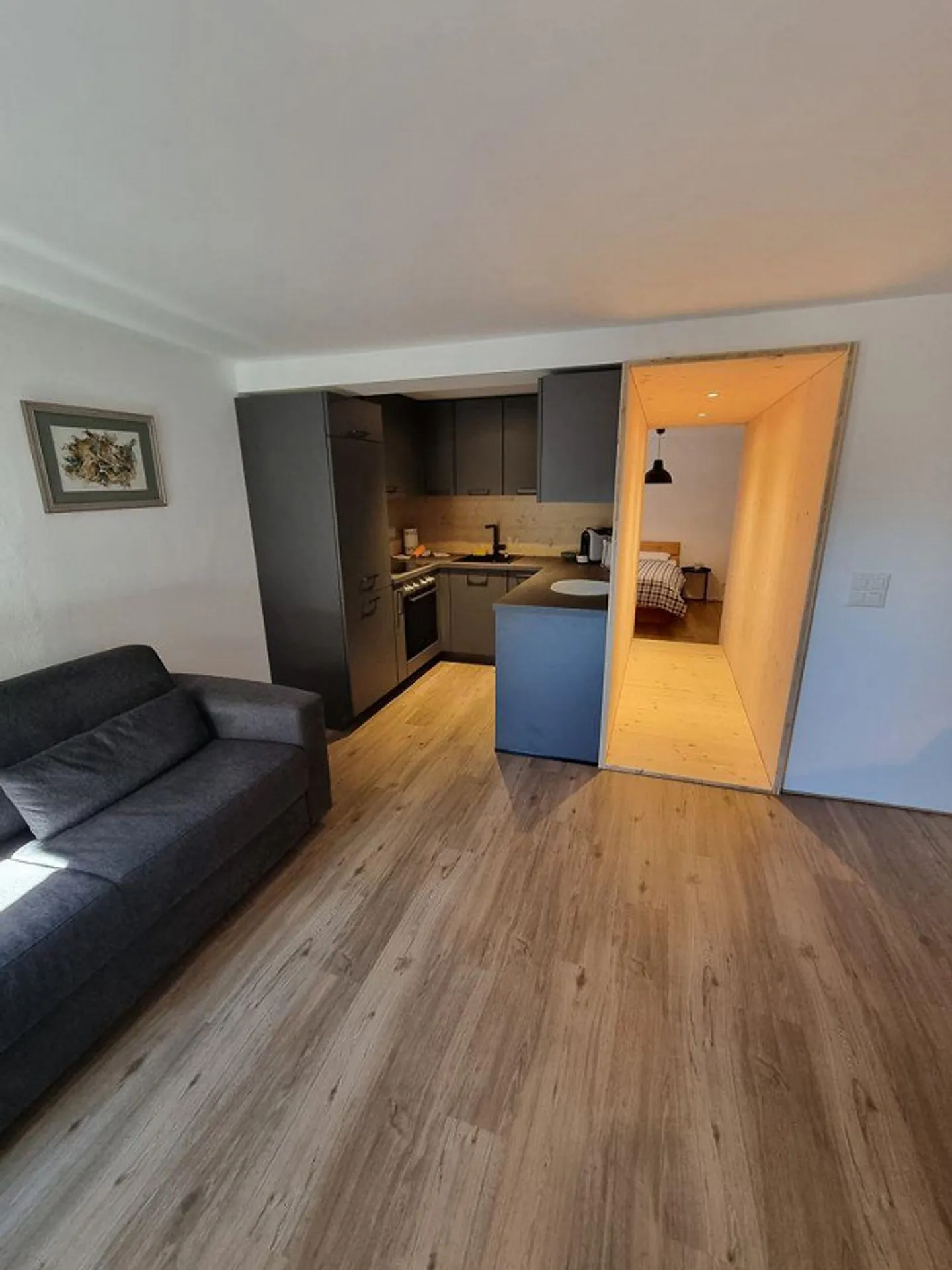 MODERN TWO-ROOM APARTMENT COMPLETELY RENOVATED - Photo 3 of 9