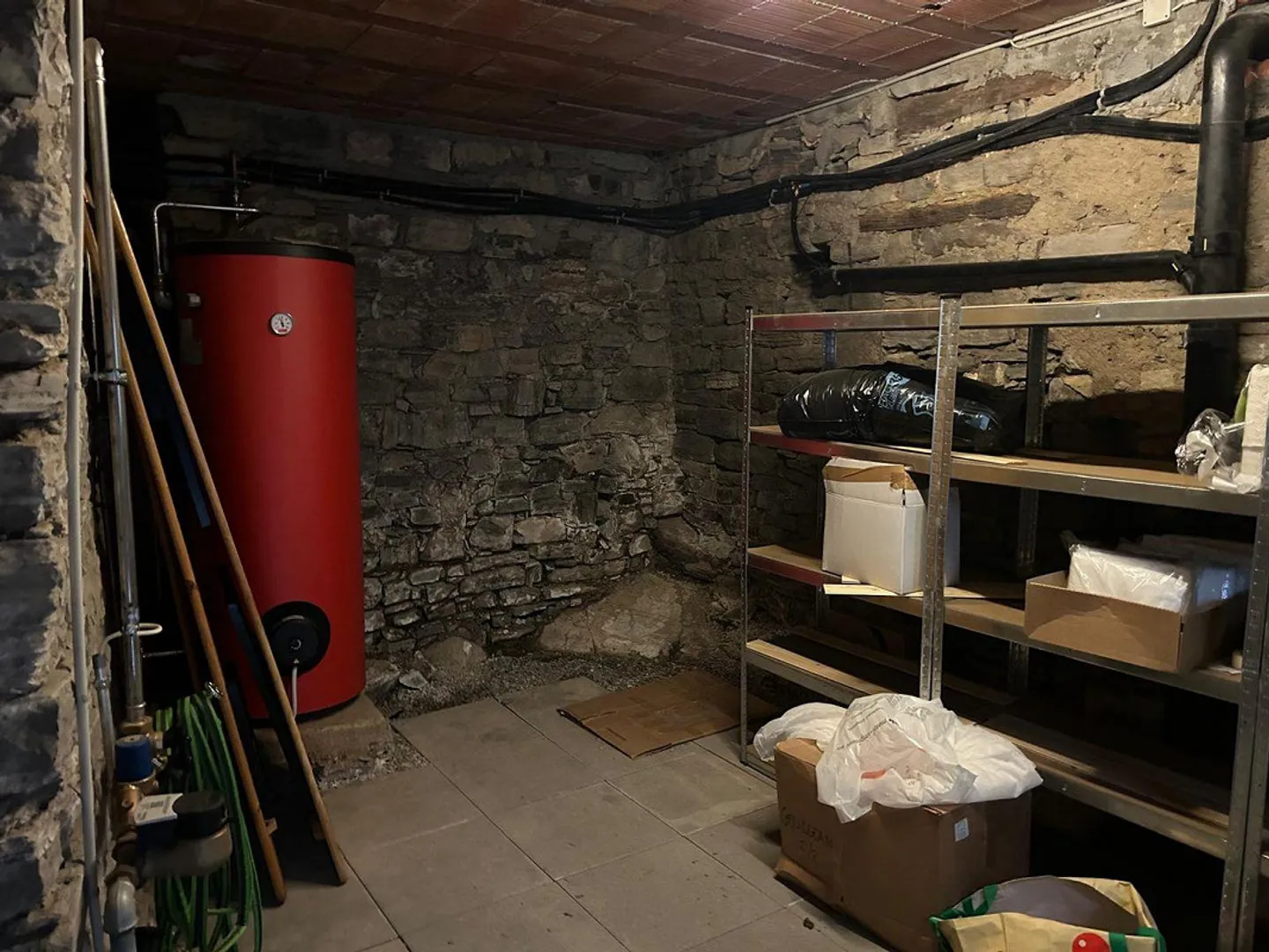 MODERN TWO-ROOM APARTMENT COMPLETELY RENOVATED - Photo 7 of 9