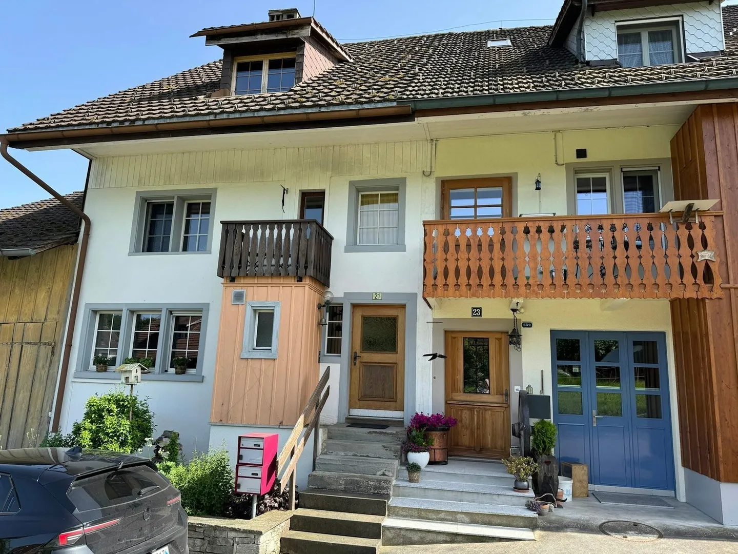 Charming 5.5-room house with separate office - Photo 1 of 13