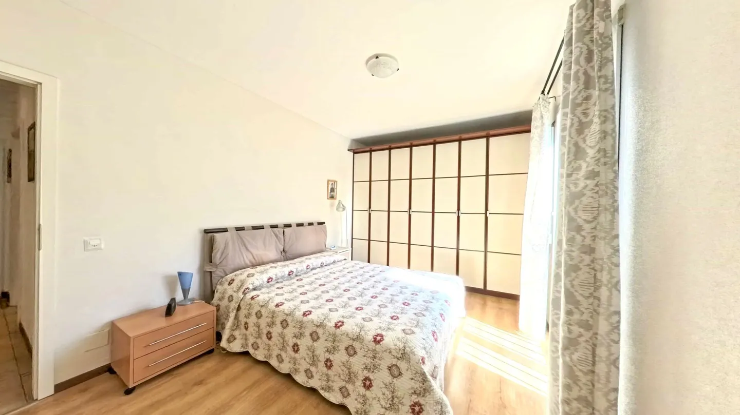 Eleganza urbana con vista castelli - Foto 8 di 11