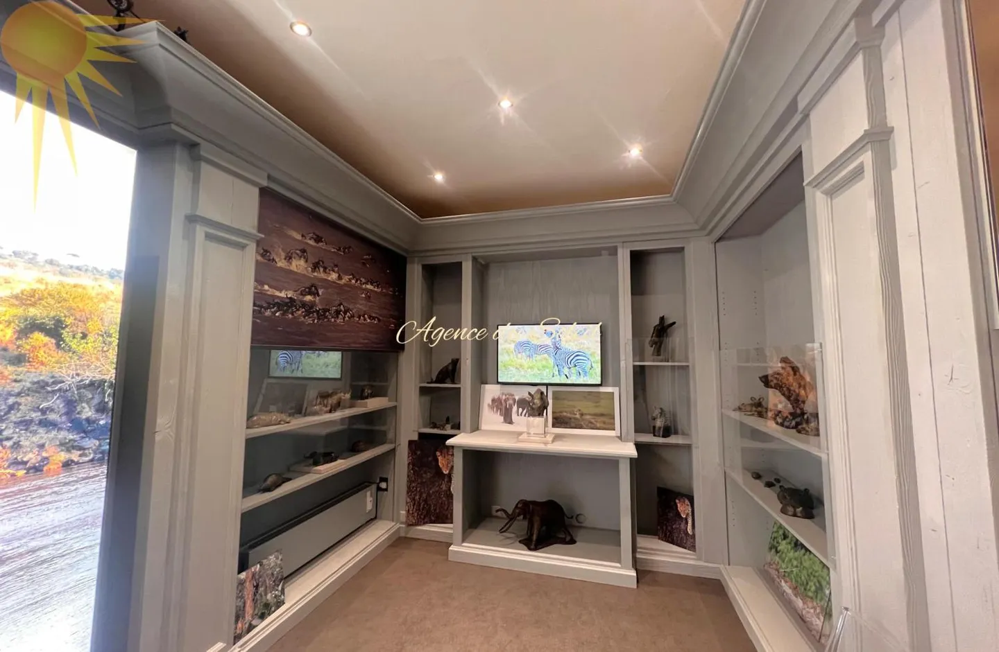 Large commercial space of 191 m² in the heart of the station! - Photo 2 of 4