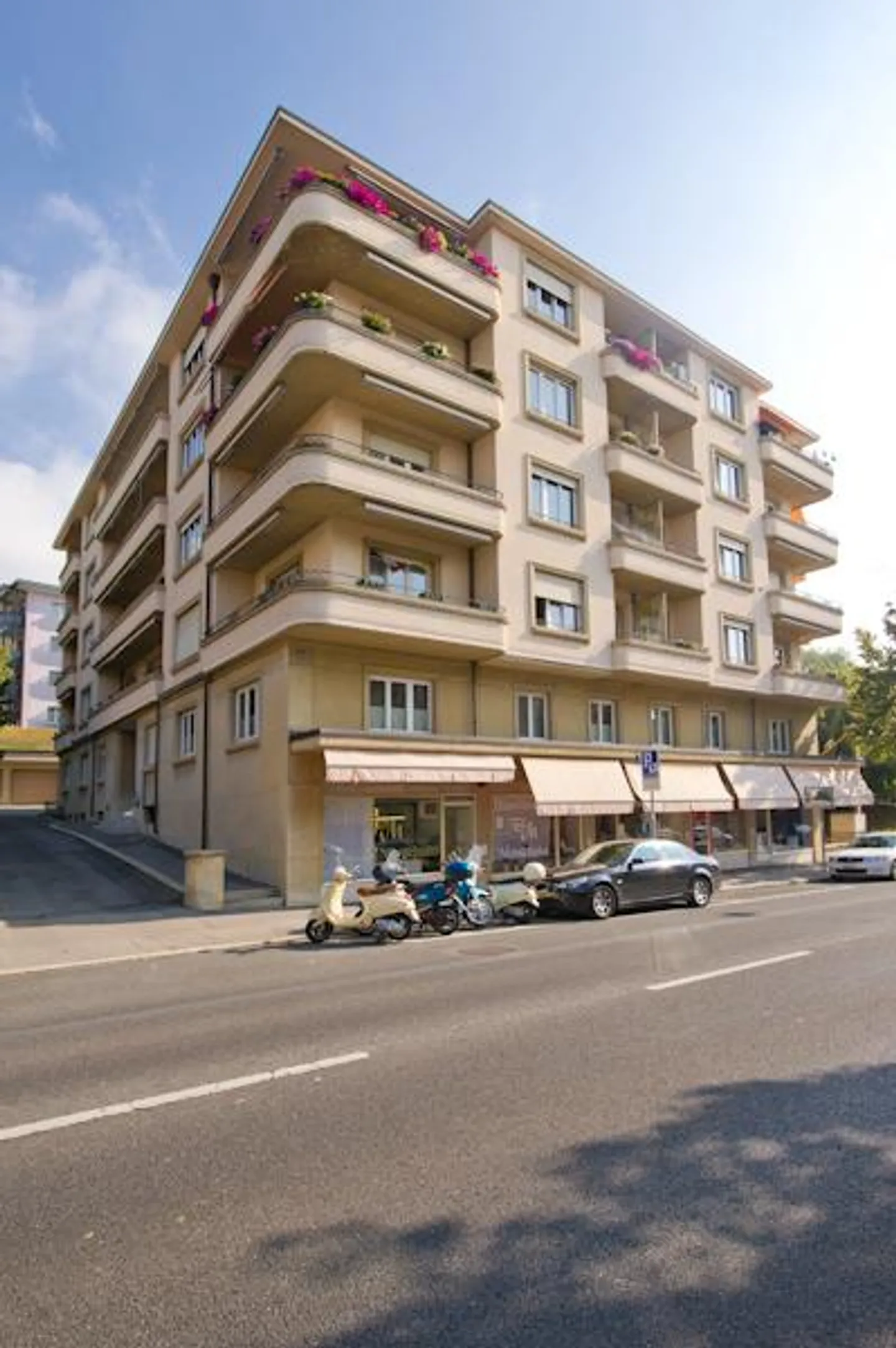 «Garage / box in affitto a Losanna» - Foto 1 di 3