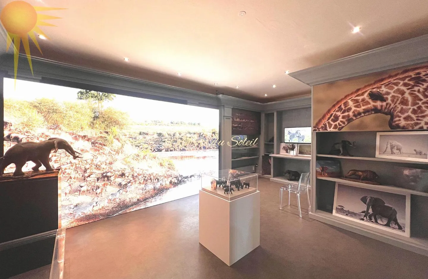 Large commercial space of 191 m² in the heart of the station! - Photo 4 of 4