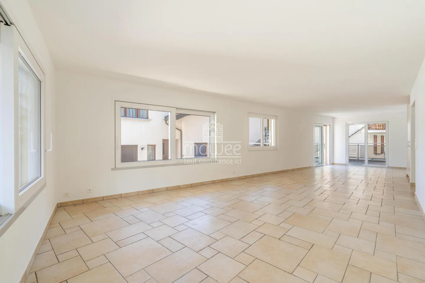 Renovierte Wohnung im Jahr 2026 mit großer Terrasse in einem kleinen Gebäude - Foto 2 von 17