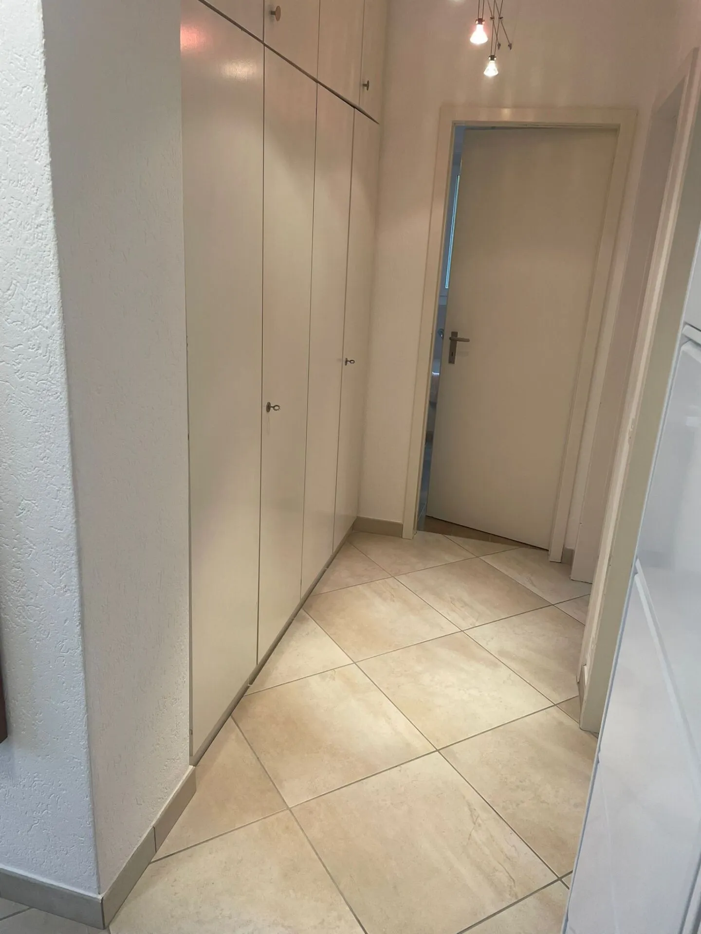 Helles, gut strukturiertes Apartment: auch für Einkommen - Foto 6 von 12