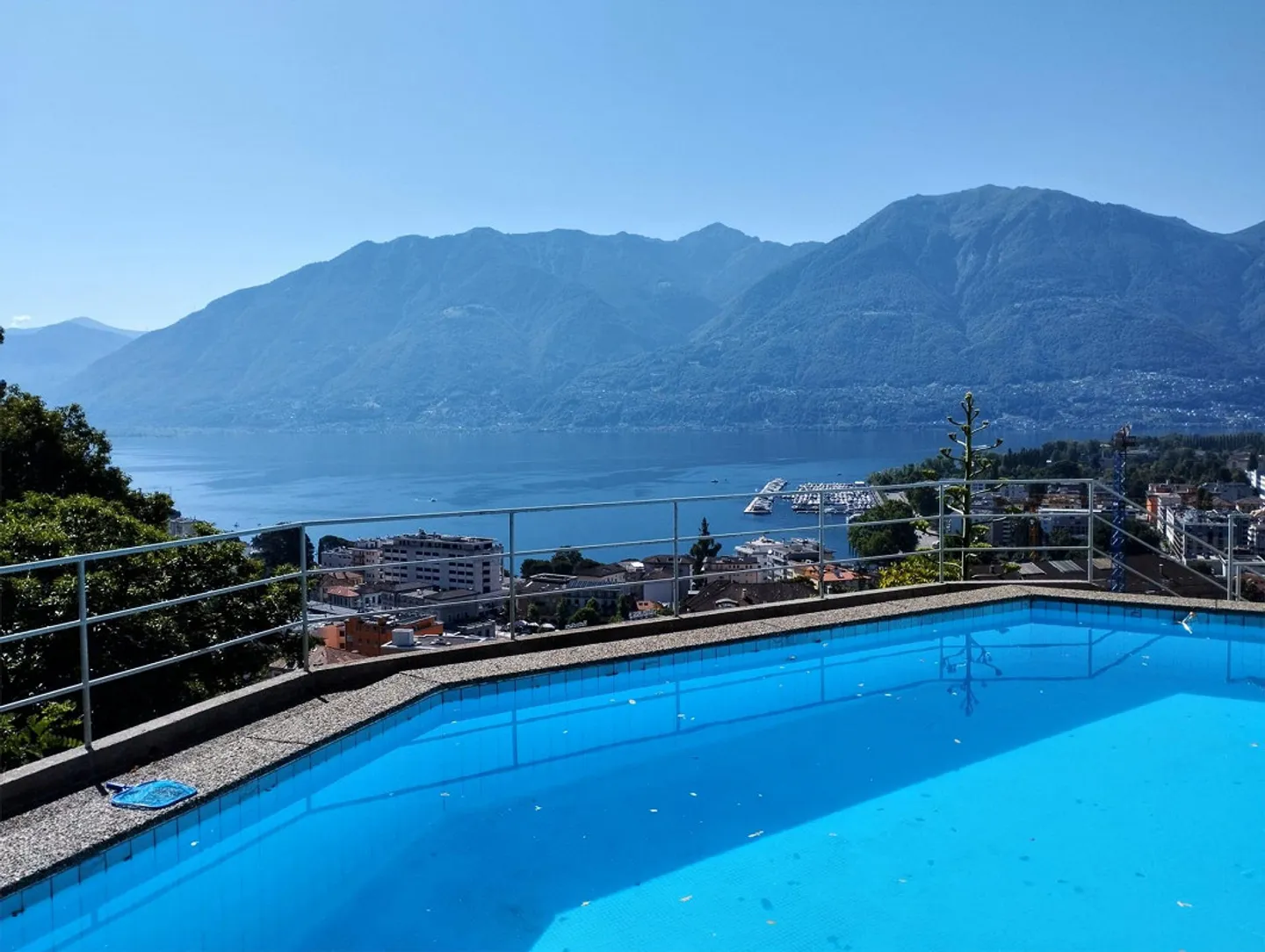 MURALTO – Appartamento elegante con piscina privata e vista lago mozzafiato - Foto 4 di 28
