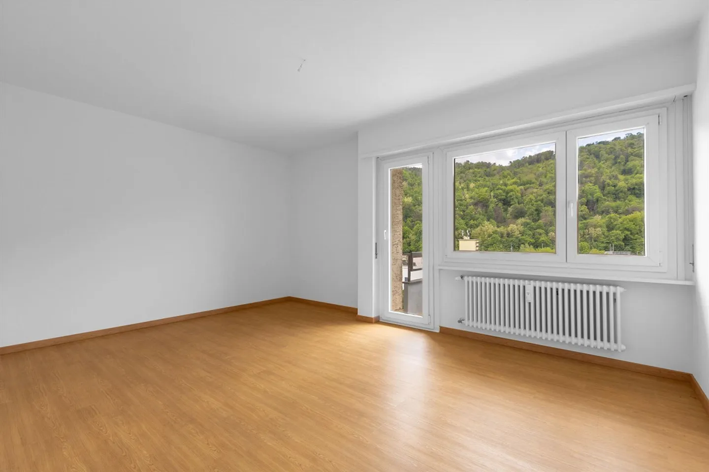 Penthouse 4.5 Rooms with Balconies and Beautiful View in Chiasso - Photo 7 of 9