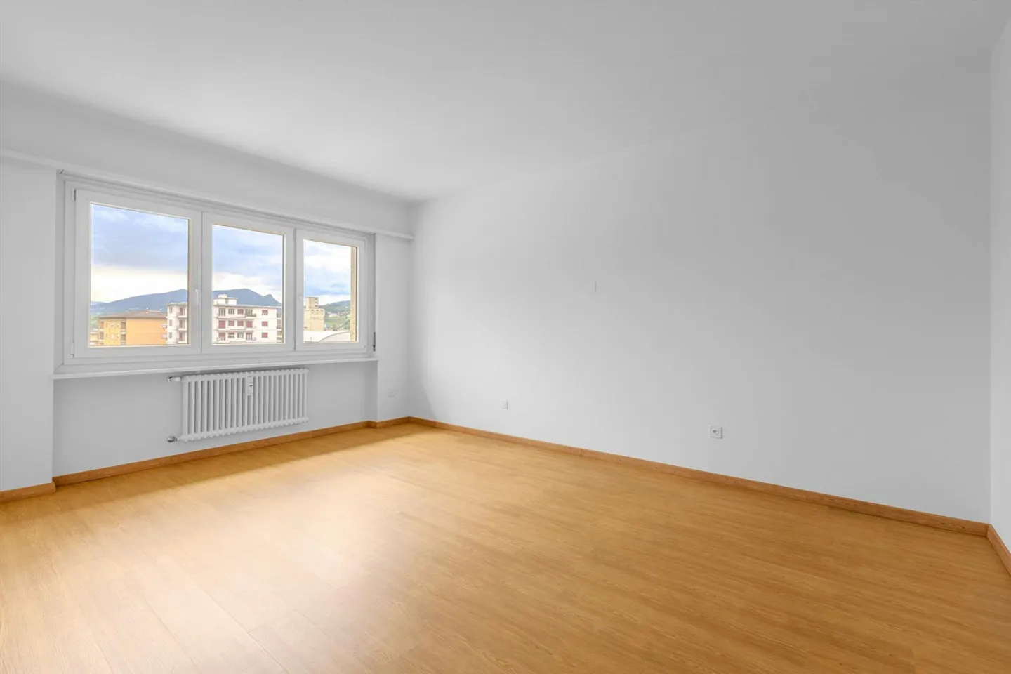 Penthouse 4.5 Rooms with Balconies and Beautiful View in Chiasso - Photo 8 of 9