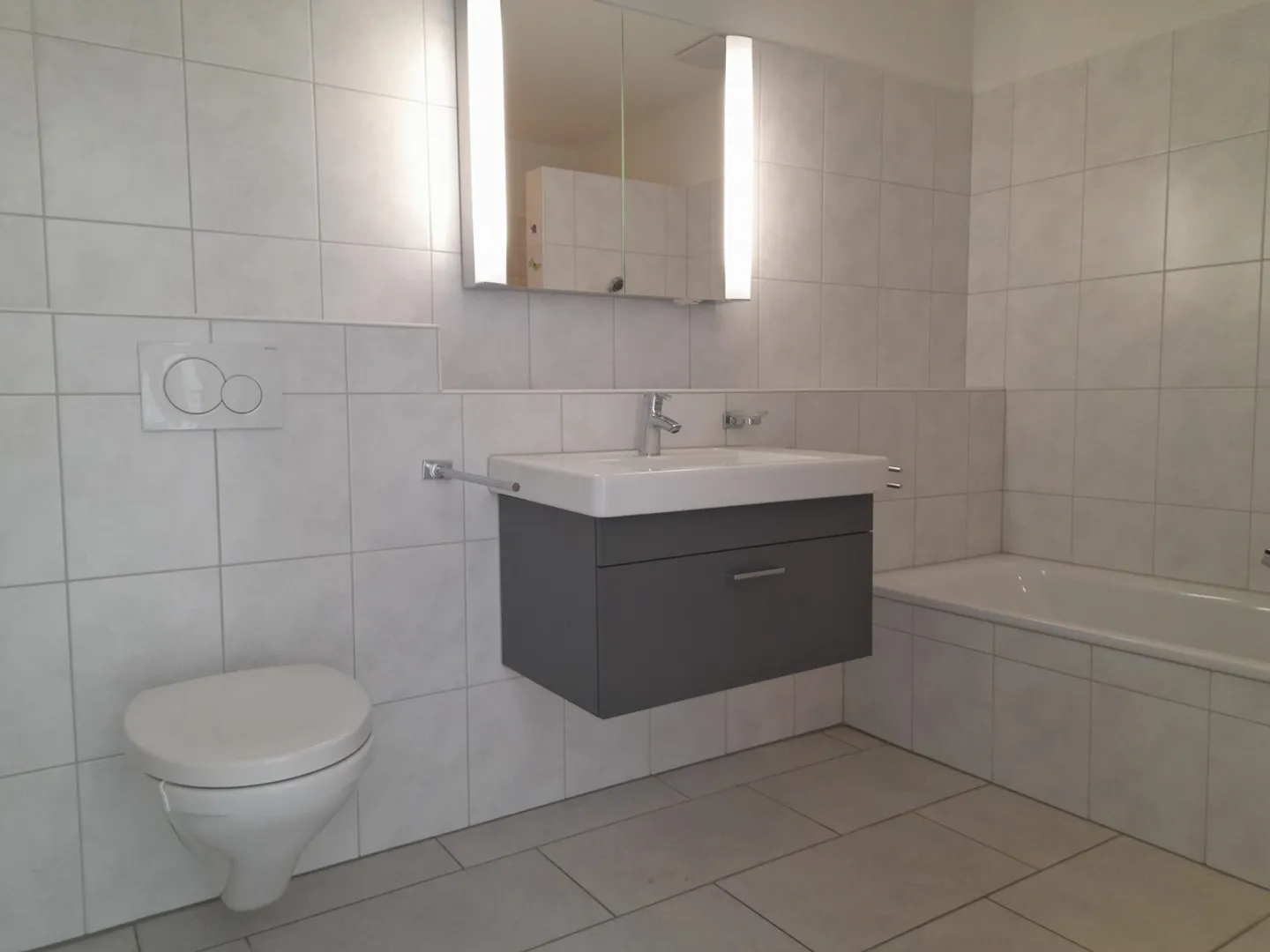 Spacious 4.5-room apartment on the edge of the village - Photo 8 of 10