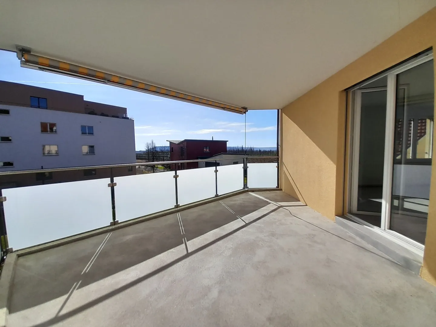 Spacious 4.5-room apartment on the edge of the village - Photo 1 of 10
