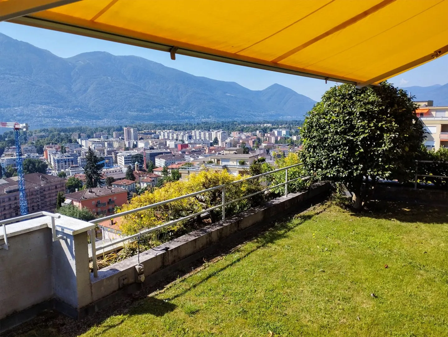 MURALTO – Appartamento elegante con piscina privata e vista lago mozzafiato - Foto 10 di 28