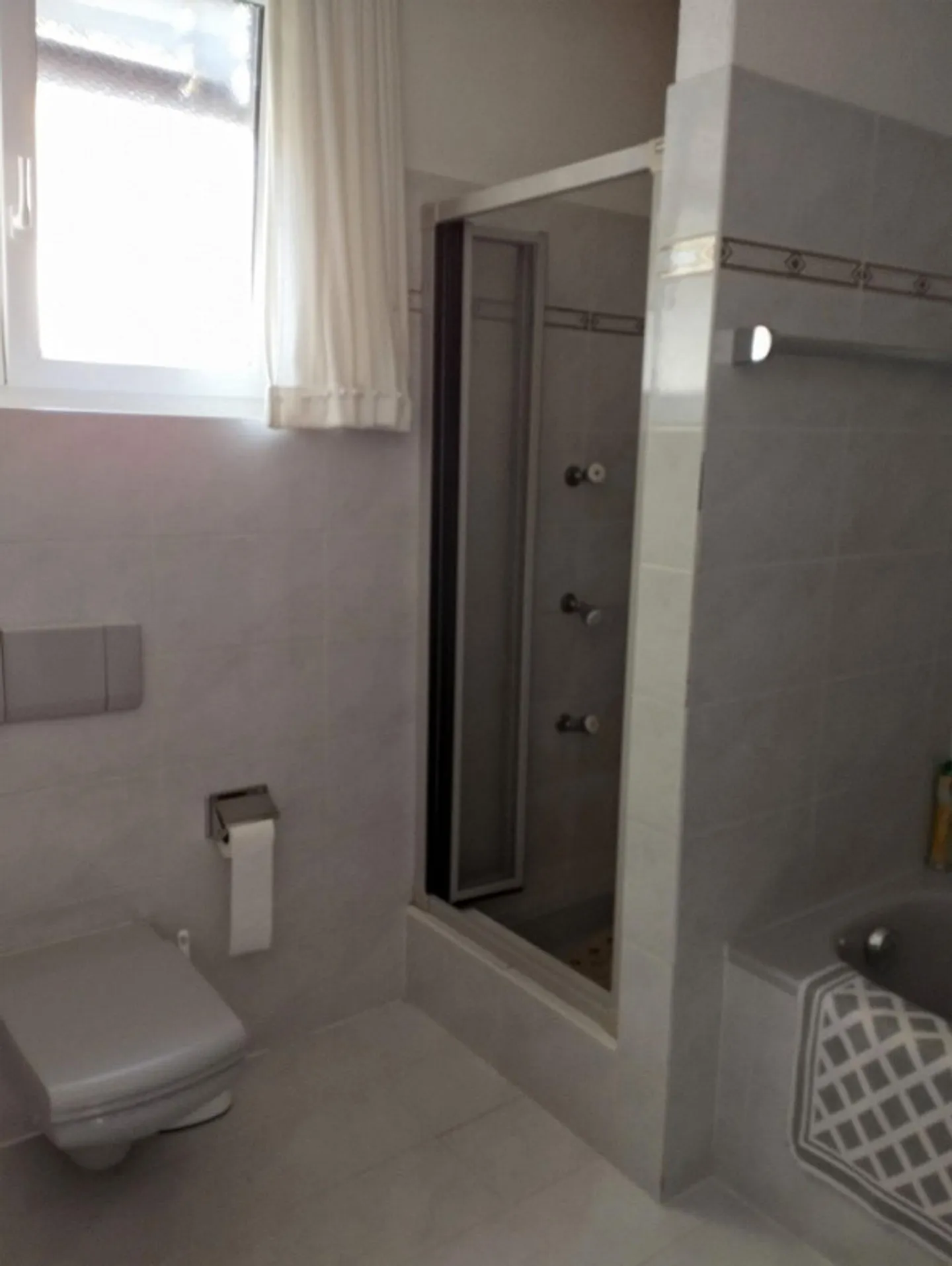 MURALTO – Appartamento elegante con piscina privata e vista lago mozzafiato - Foto 27 di 28