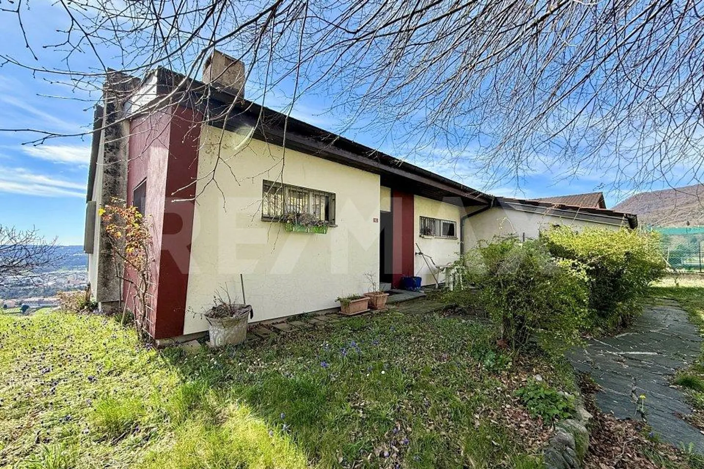 La vue ? Spectaculaire ! Le potentiel ? Encore plus. - Photo 2 sur 10