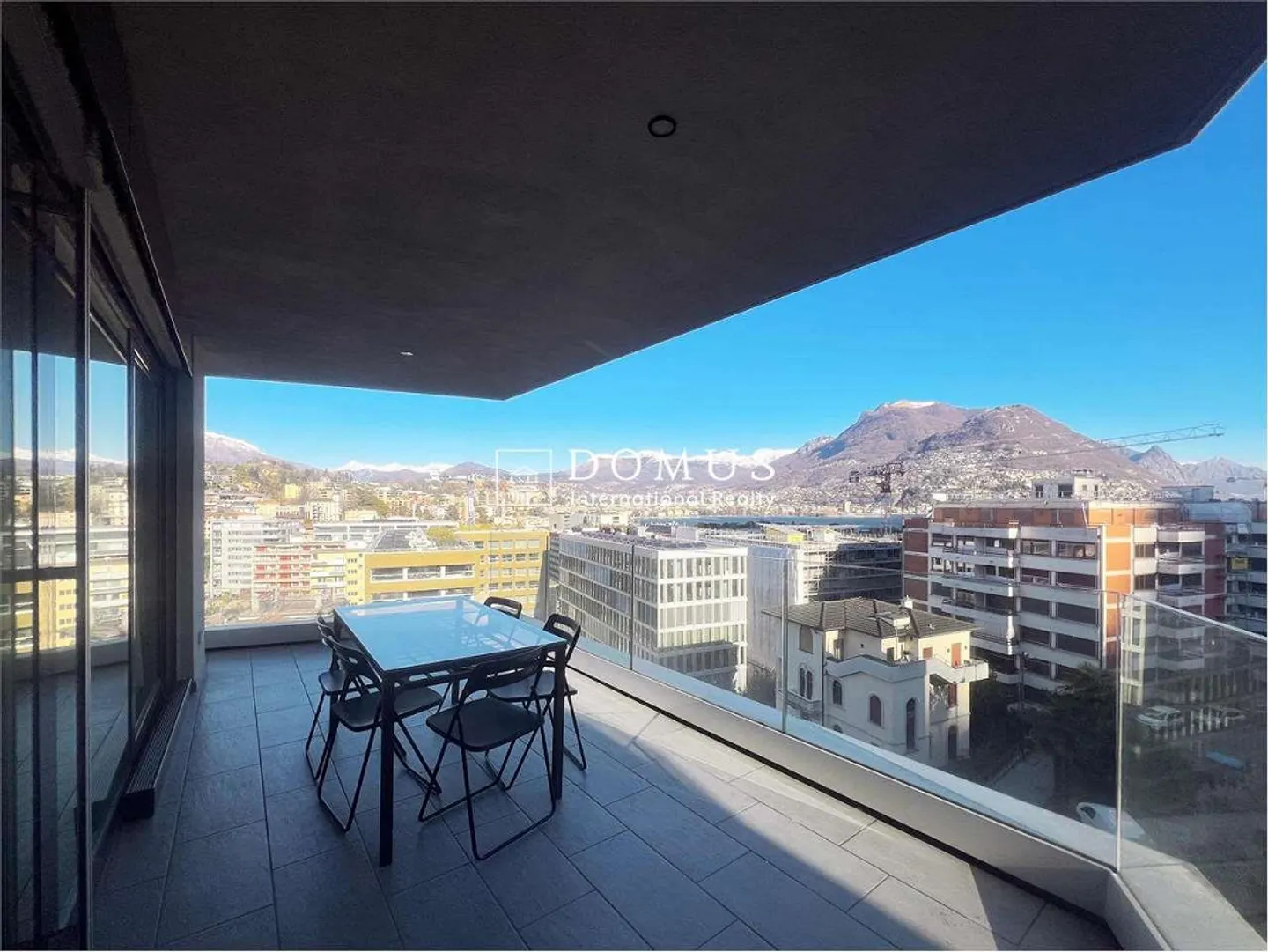 Wonderful luxury apartment in Paradiso - Photo 2 of 13