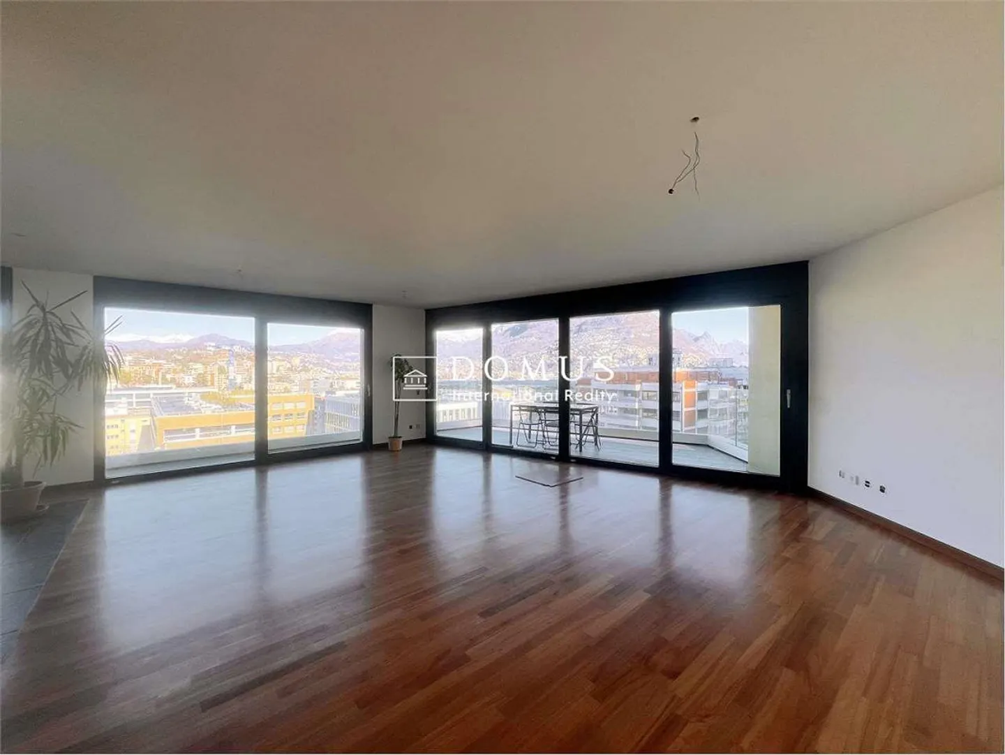 Wonderful luxury apartment in Paradiso - Photo 3 of 13