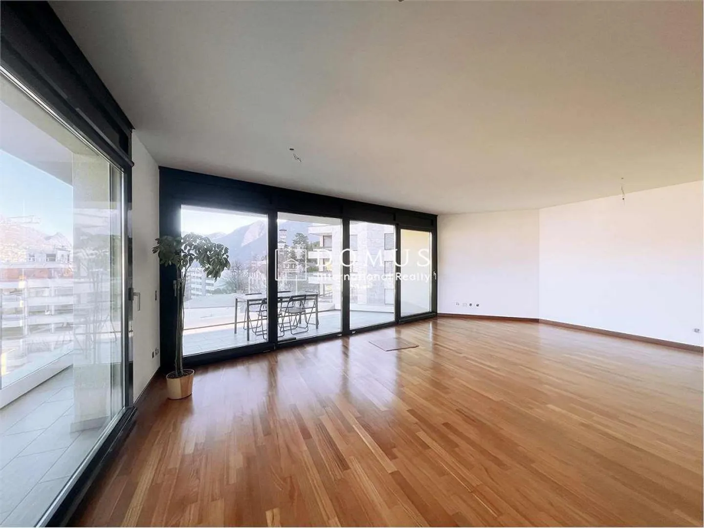 Wonderful luxury apartment in Paradiso - Photo 4 of 13