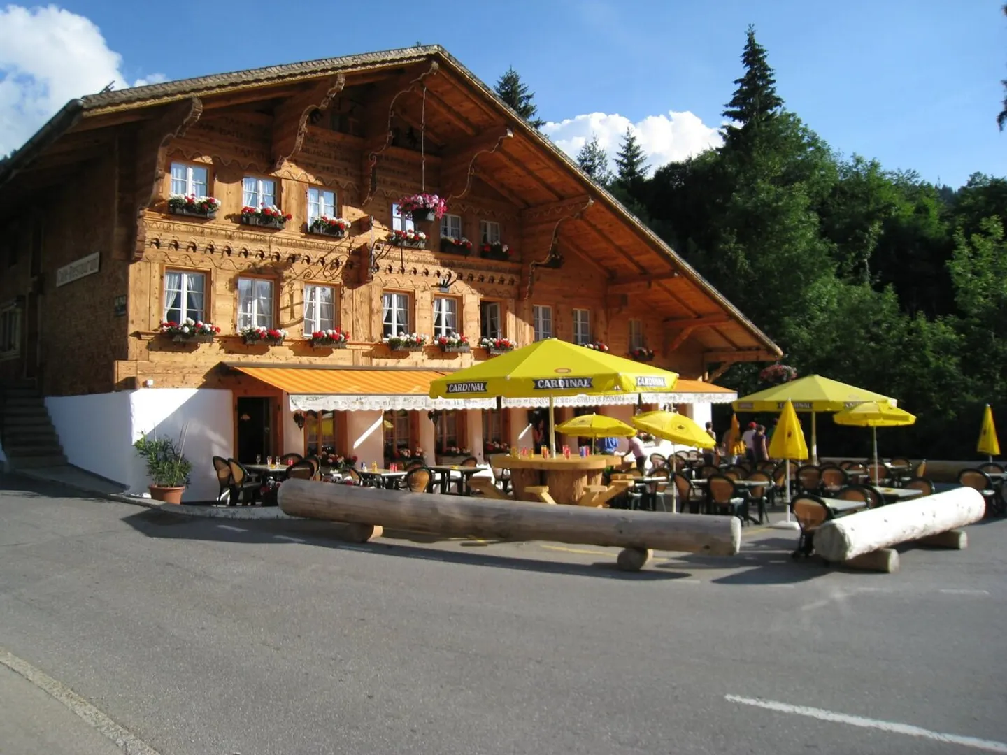 Charmant restaurant avec hébergement ? Une adresse emblématique au cœur de Pays- - Photo 2 sur 12