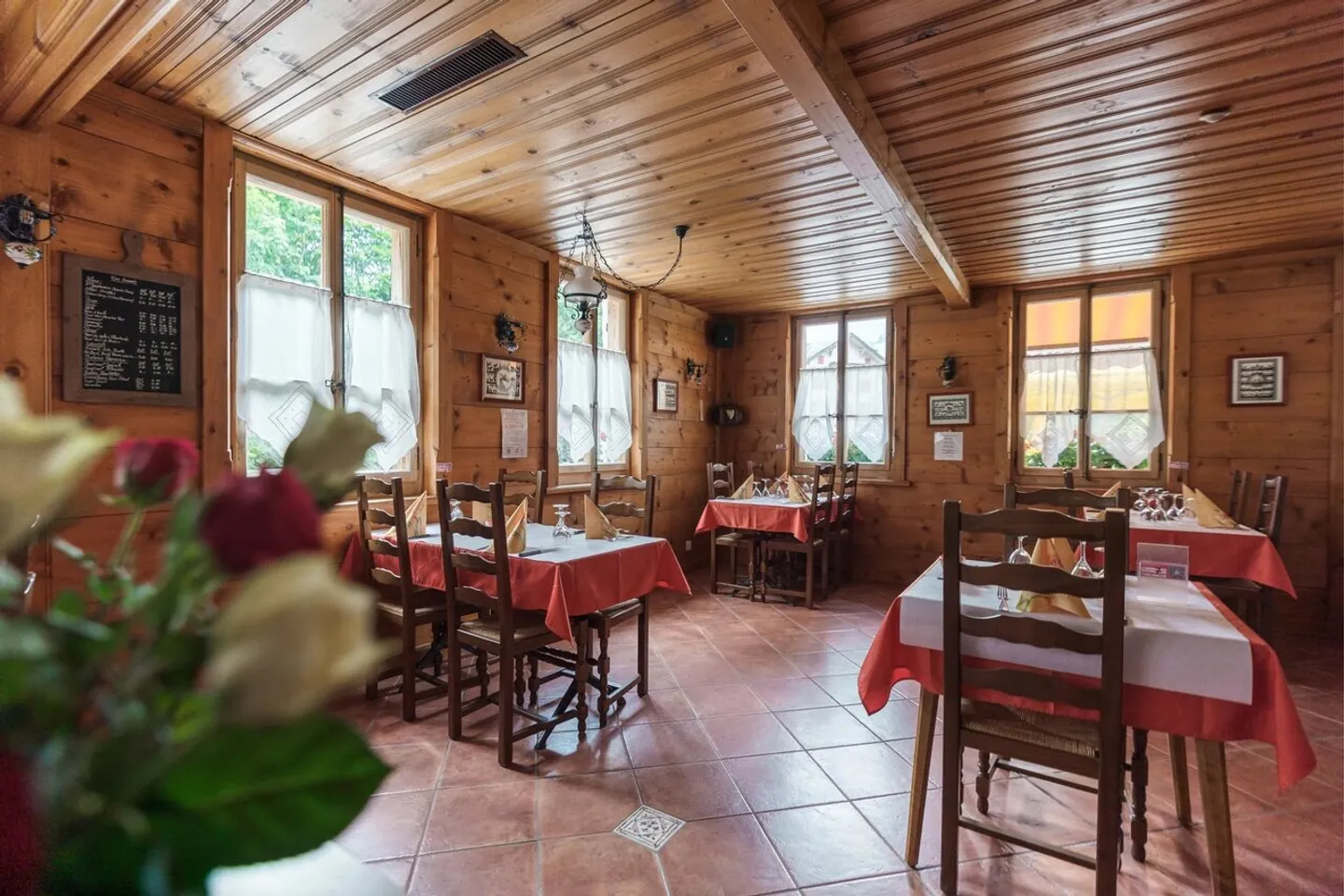 Charmant restaurant avec hébergement ? Une adresse emblématique au cœur de Pays- - Photo 4 sur 12