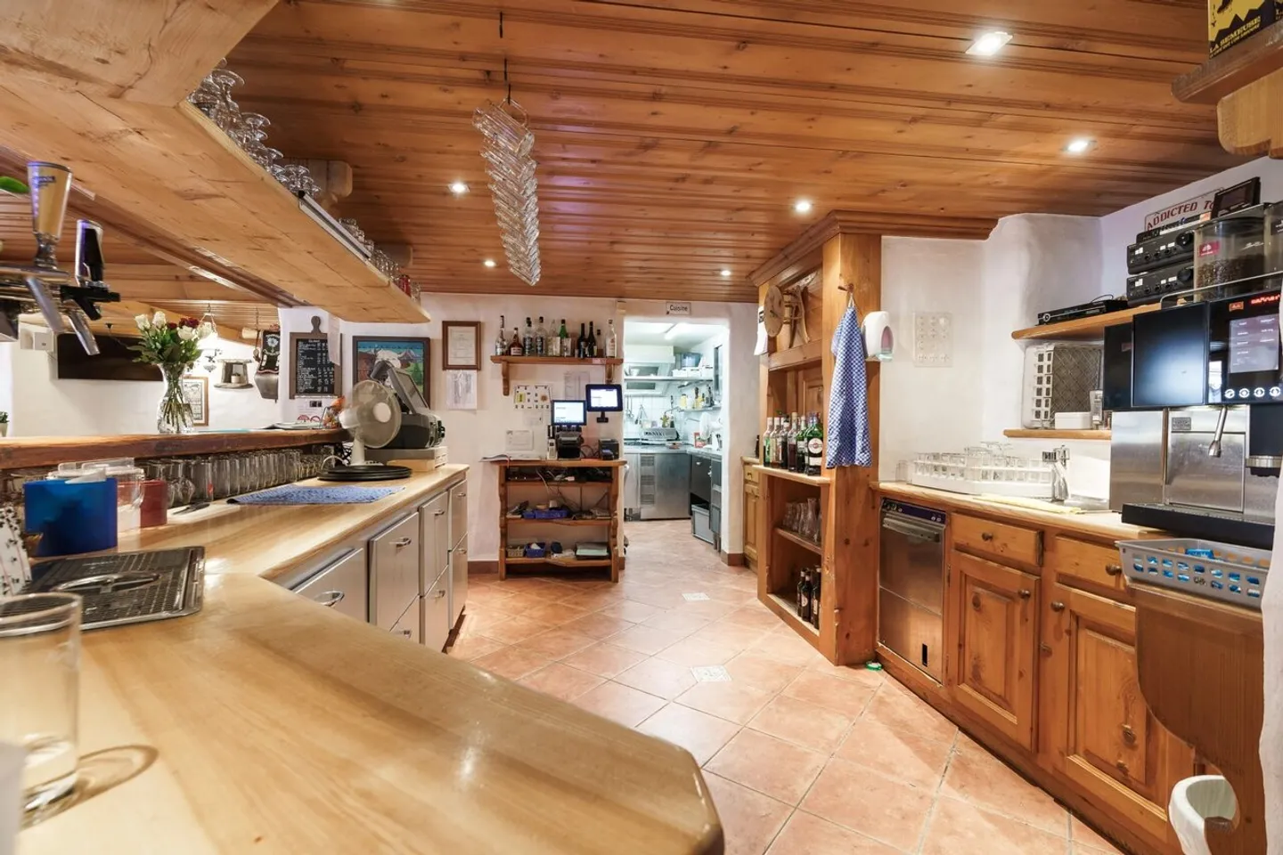 Charmant restaurant avec hébergement ? Une adresse emblématique au cœur de Pays- - Photo 5 sur 12