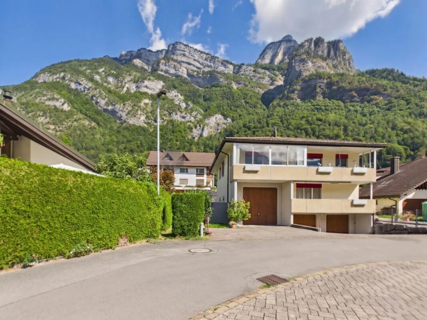 Einfamilienhaus mit Einliegerwohnung in Heiligkreuz (Mels) - Photo 1 sur 21