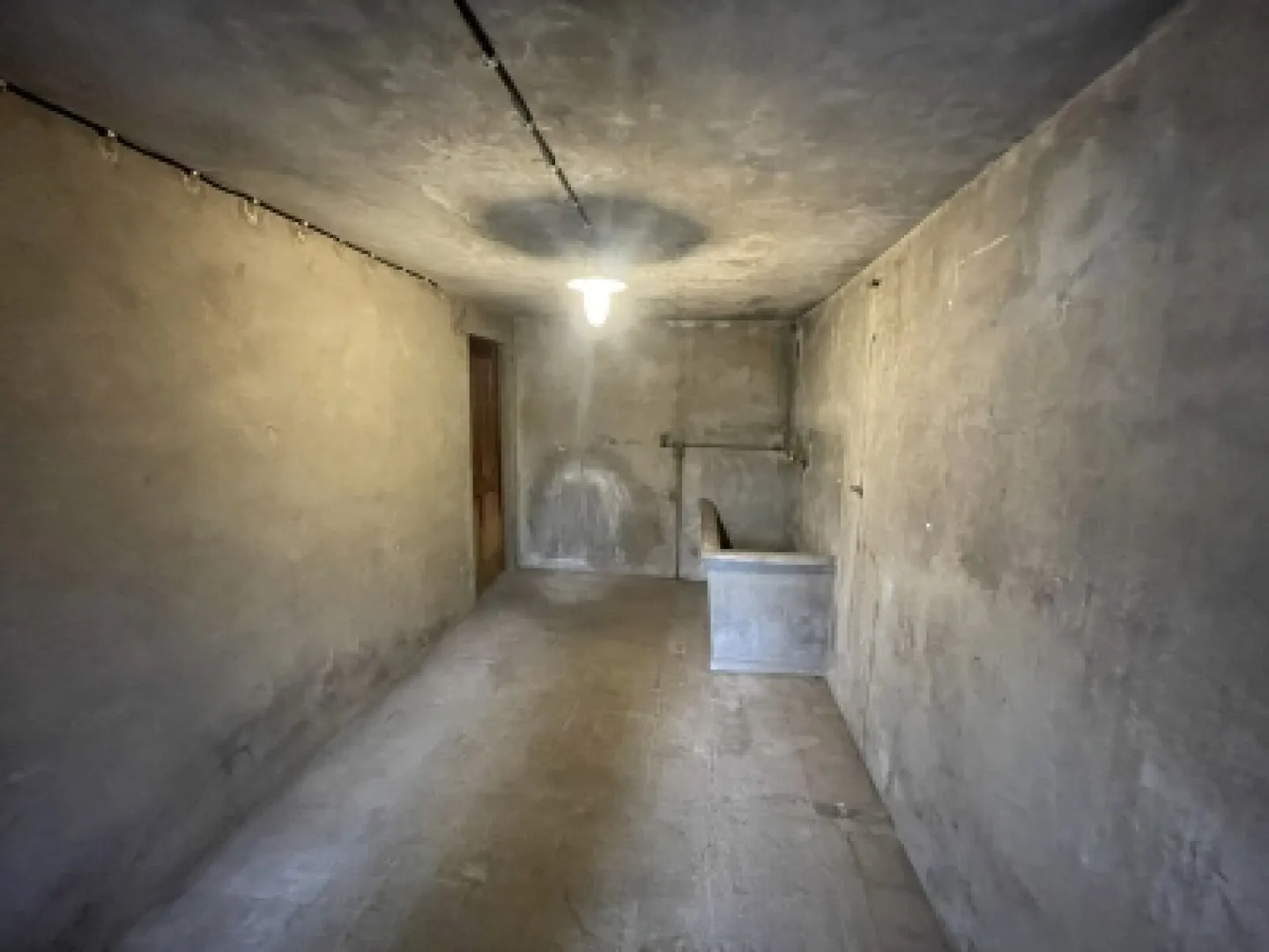 St-Imier, 105 m² space with unloading dock - Ideal for storage or DIY - Photo 6 of 9