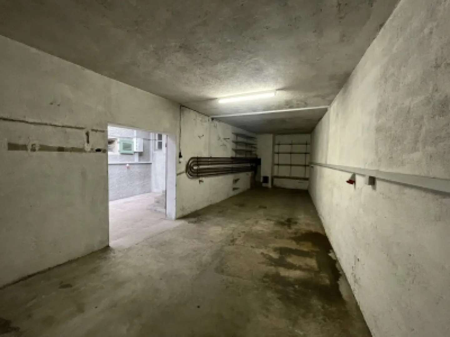 St-Imier, 105 m² space with unloading dock - Ideal for storage or DIY - Photo 7 of 9