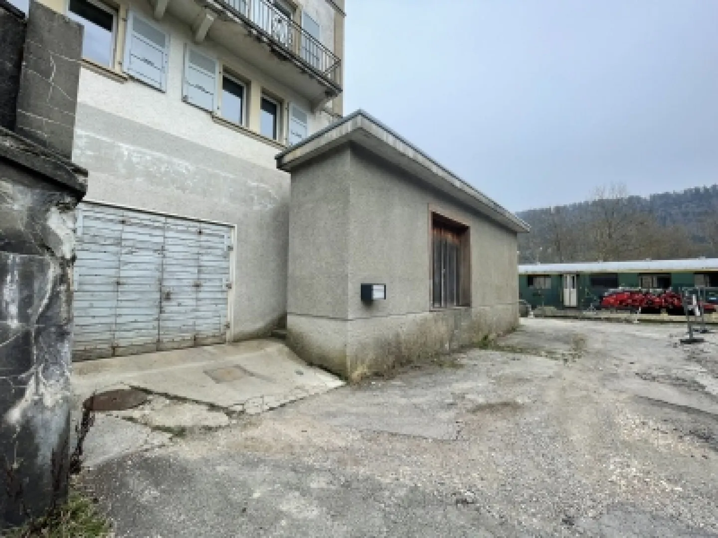 St-Imier, 105 m² space with unloading dock - Ideal for storage or DIY - Photo 8 of 9