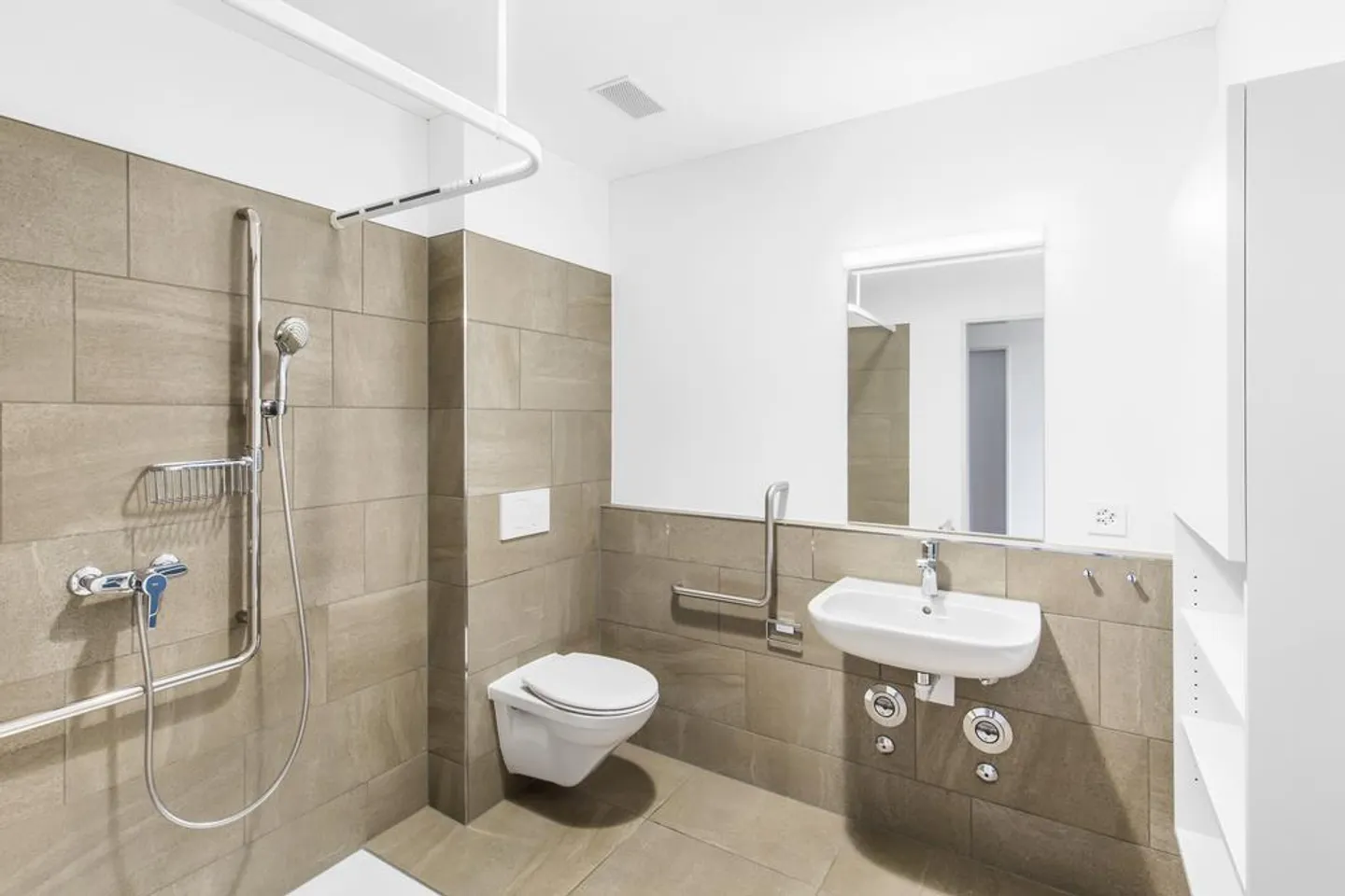 Modern 2.5-room penthouse apartment - Living in old age - Photo 6 of 8