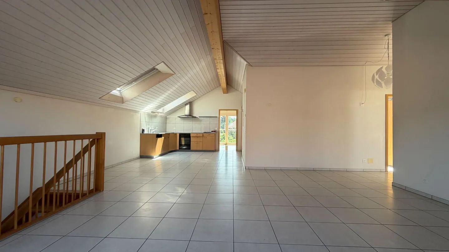 Light-flooded 4.5-room penthouse apartment with balcony and parking space - Photo 3 of 12