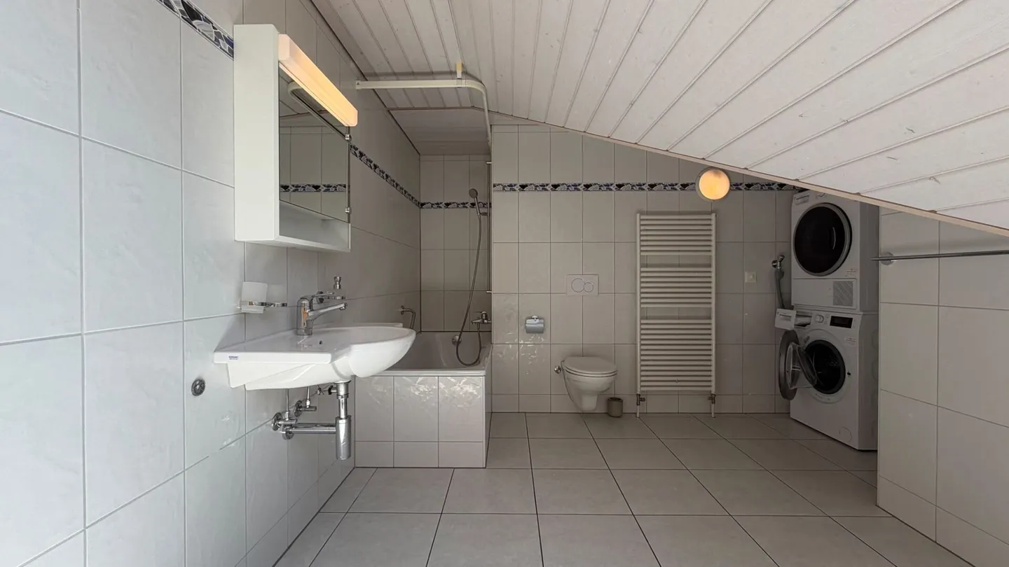 Light-flooded 4.5-room penthouse apartment with balcony and parking space - Photo 9 of 12