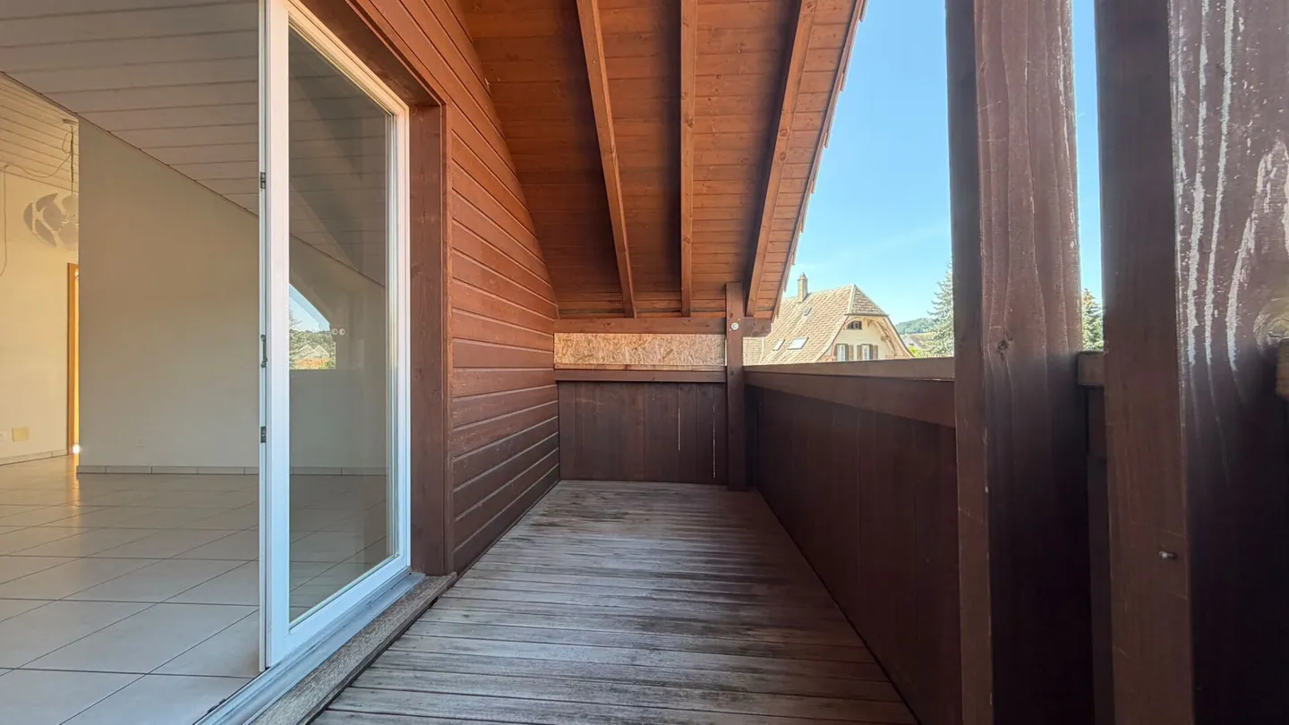 Light-flooded 4.5-room penthouse apartment with balcony and parking space - Photo 10 of 12