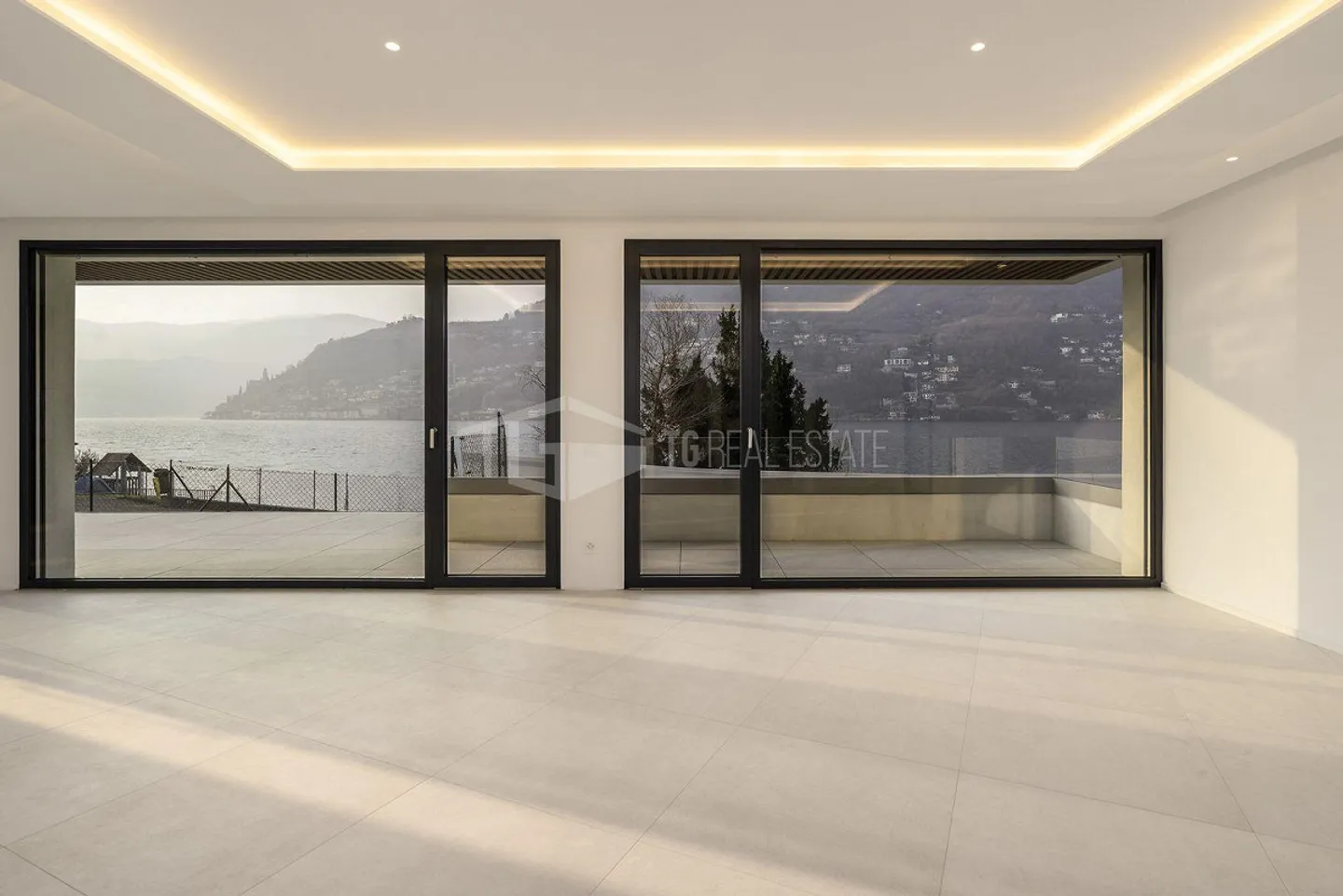 Moderne Villa mit Seeblick - Foto 1 von 13