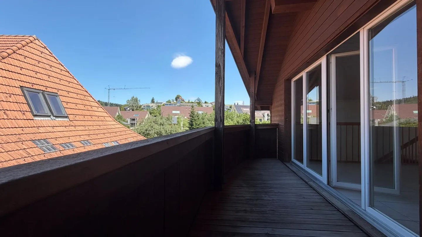 Light-flooded 4.5-room penthouse apartment with balcony and parking space - Photo 11 of 12