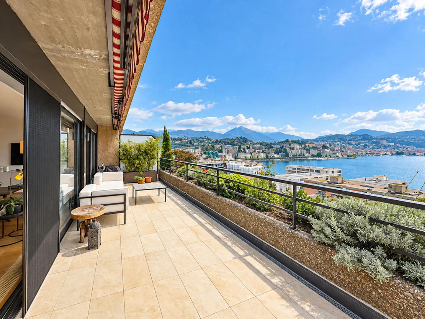 Ampio appartamento vista lago - Foto 7 di 10