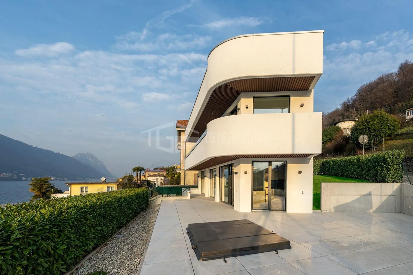 Moderne Villa mit Seeblick - Foto 12 von 13