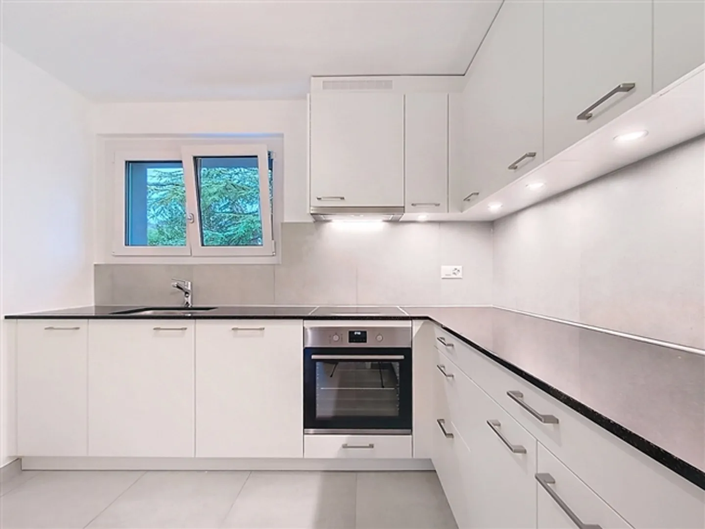 Beautifully renovated 3.5-room apartment on the first floor - Photo 3 of 6