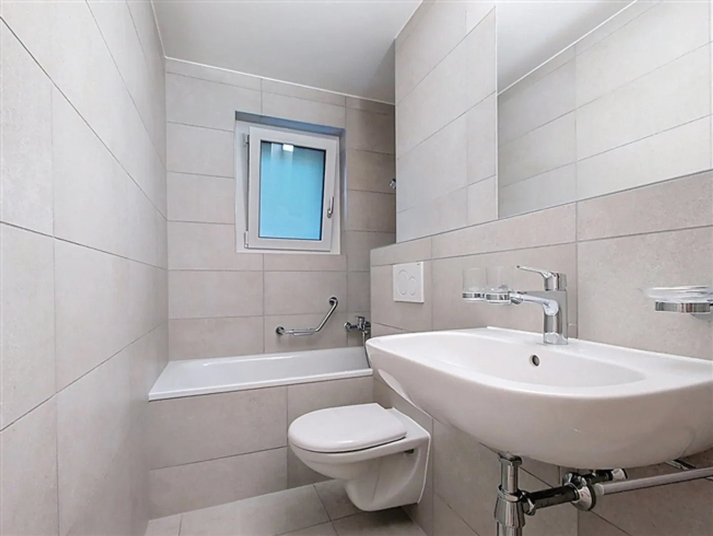 Beautifully renovated 3.5-room apartment on the first floor - Photo 6 of 6