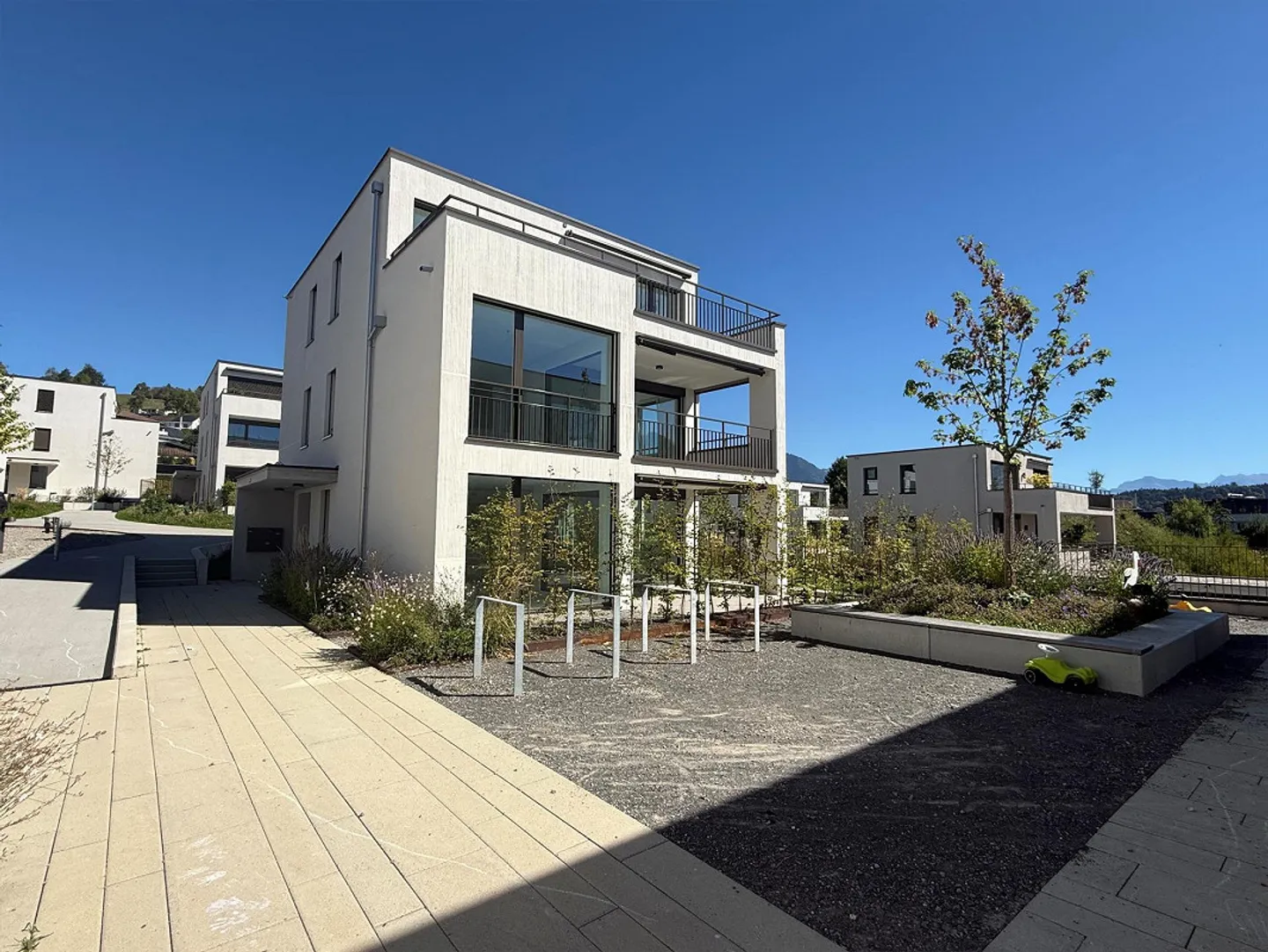 NOUVEAU: Maison individuelle spacieuse, moderne et lumineuse! - Photo 3 sur 21