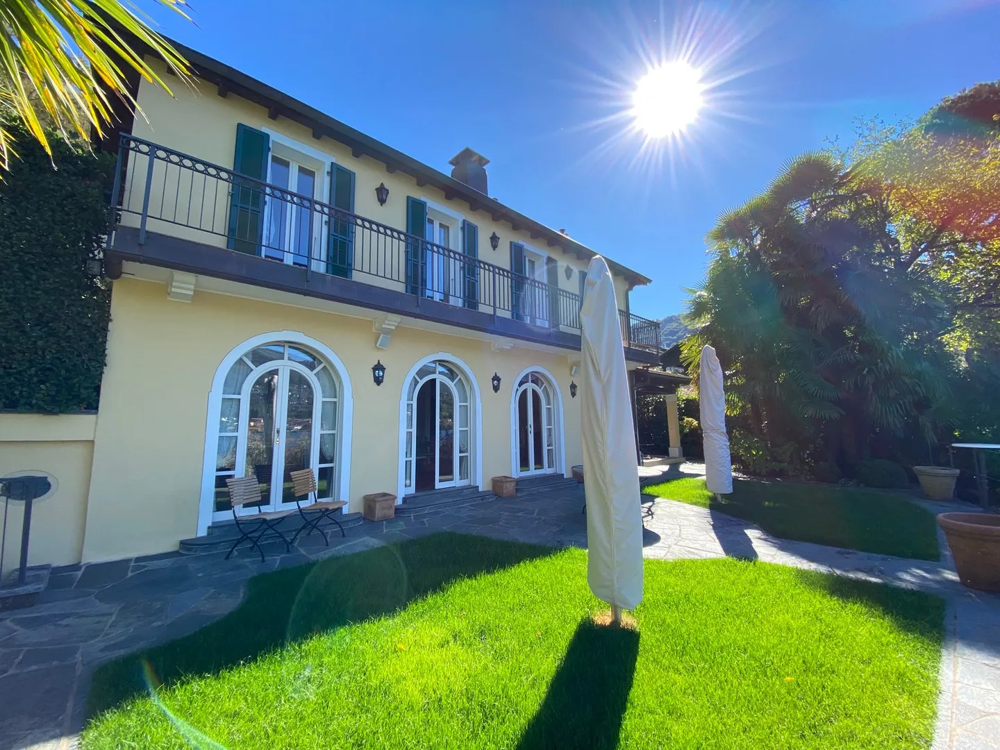 Charmante villa en bord de lac à Caslano – élégance directement au bord du lac - Photo 1 sur 13