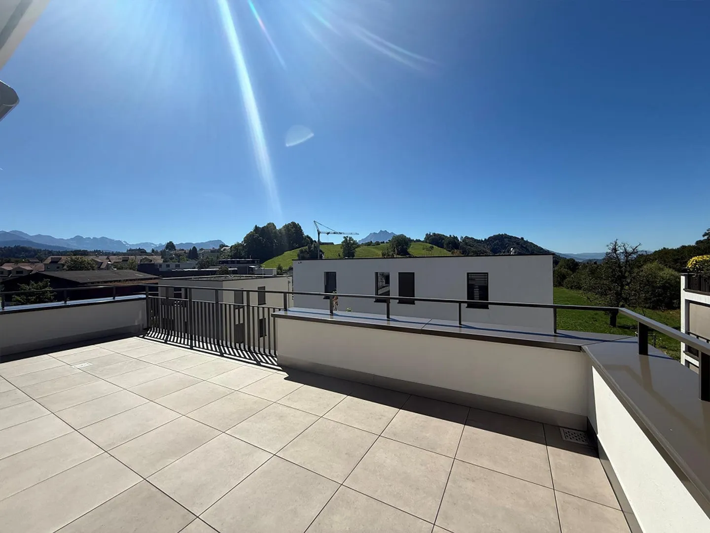 NOUVEAU: Maison individuelle spacieuse, moderne et lumineuse! - Photo 1 sur 21