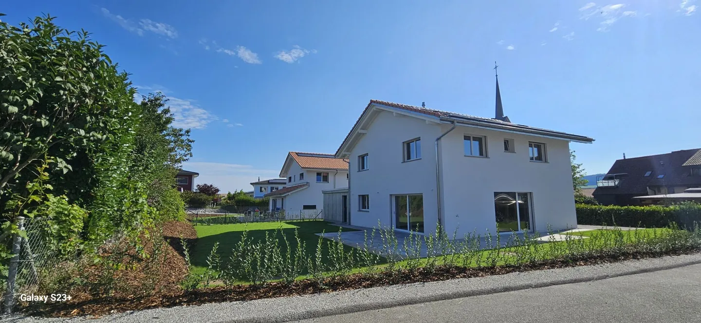 Geräumiges neues Einfamilienhaus mit 5,5 Zimmern - Foto 2 von 19