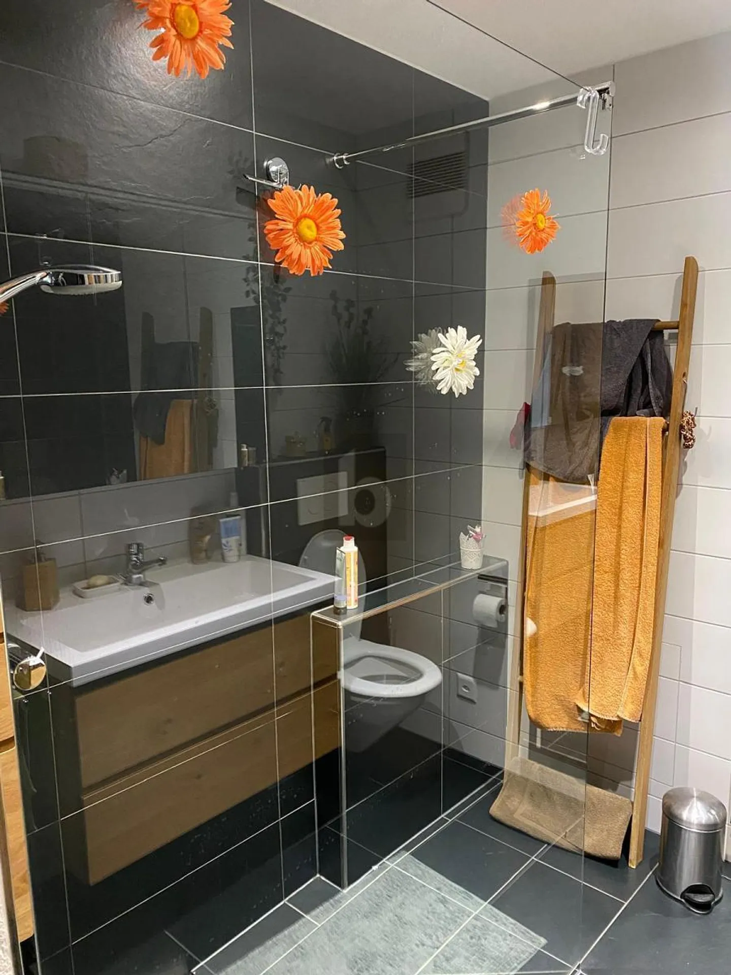 Charming and Quiet with Idyllic Garden - Photo 4 of 6