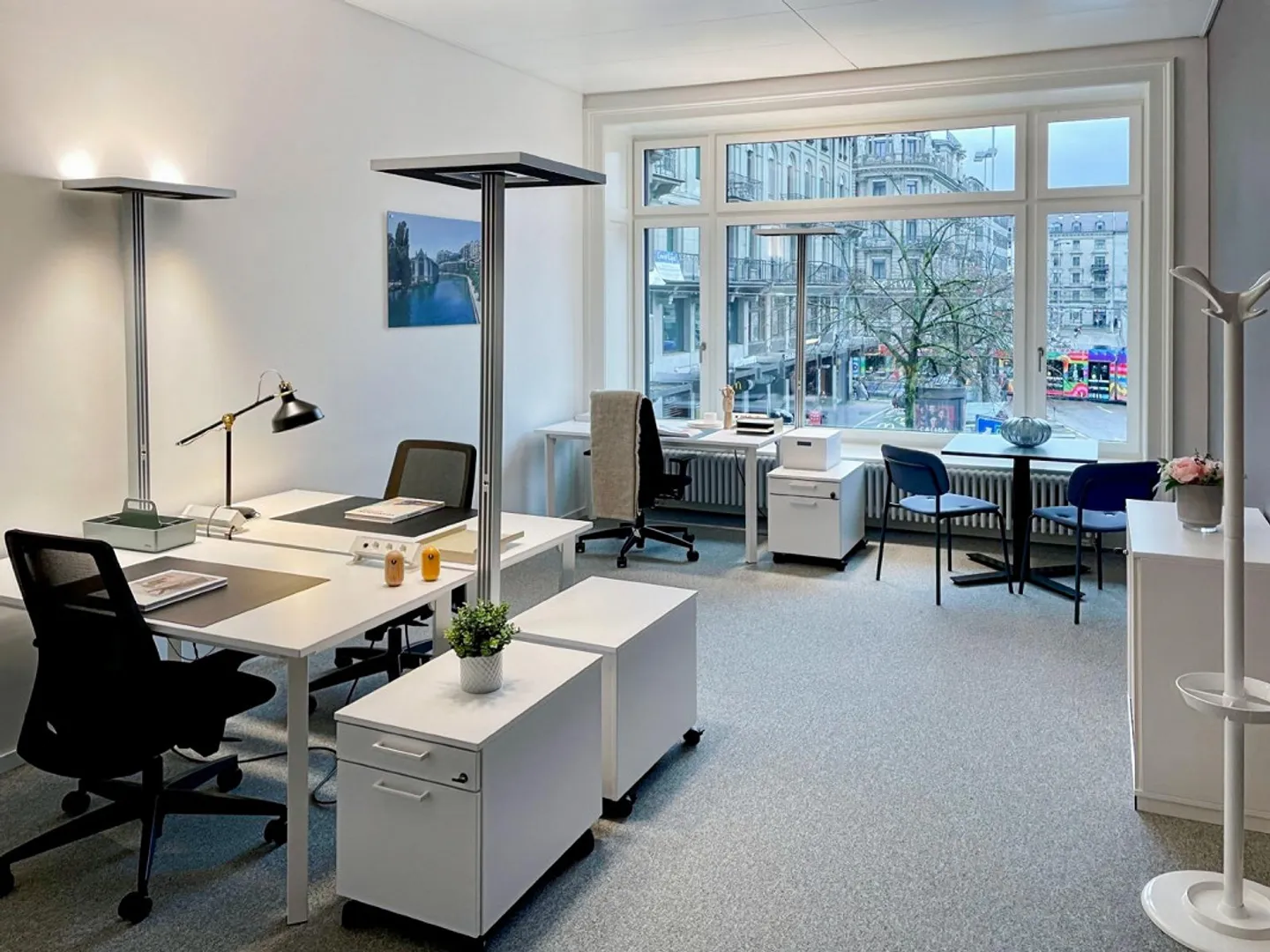 Bureaux privés entièrement équipés pour vous et votre équipe à Spaces Bahnhofplatz - Photo 2 sur 12
