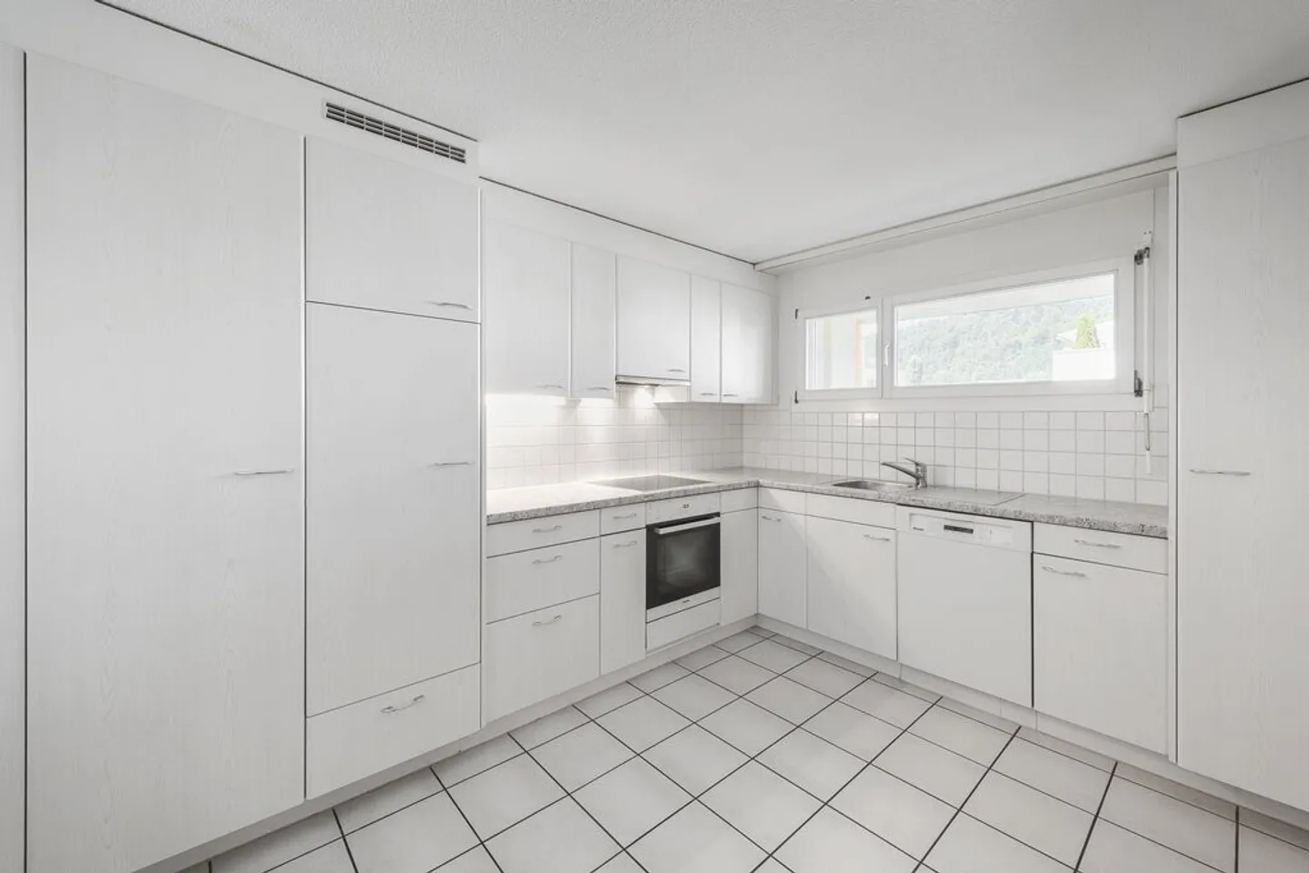 Geräumige 4.5 Zimmer Wohnung - Foto 2 von 8